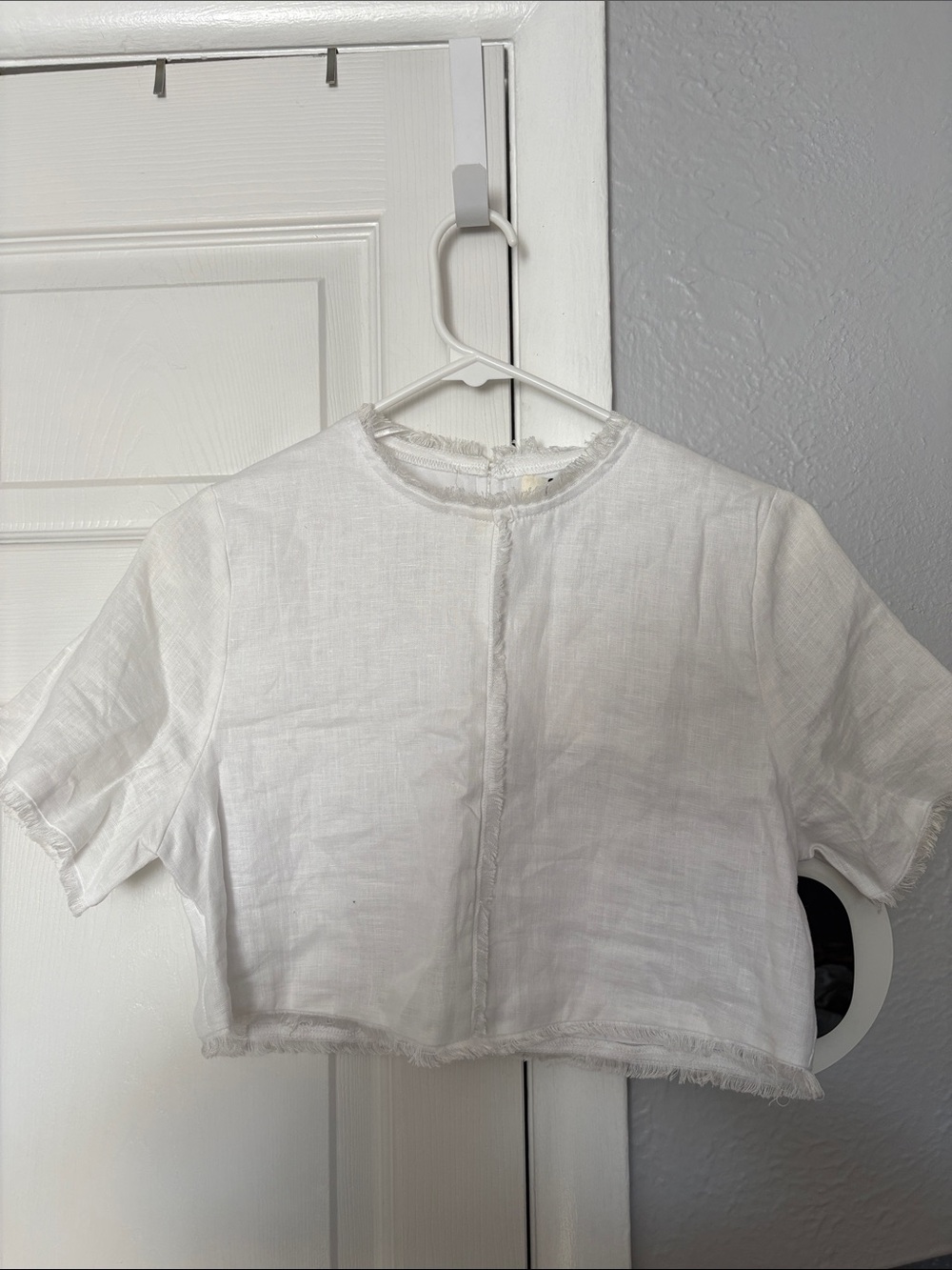 DISSH White Cropped Buttonless Linen Top